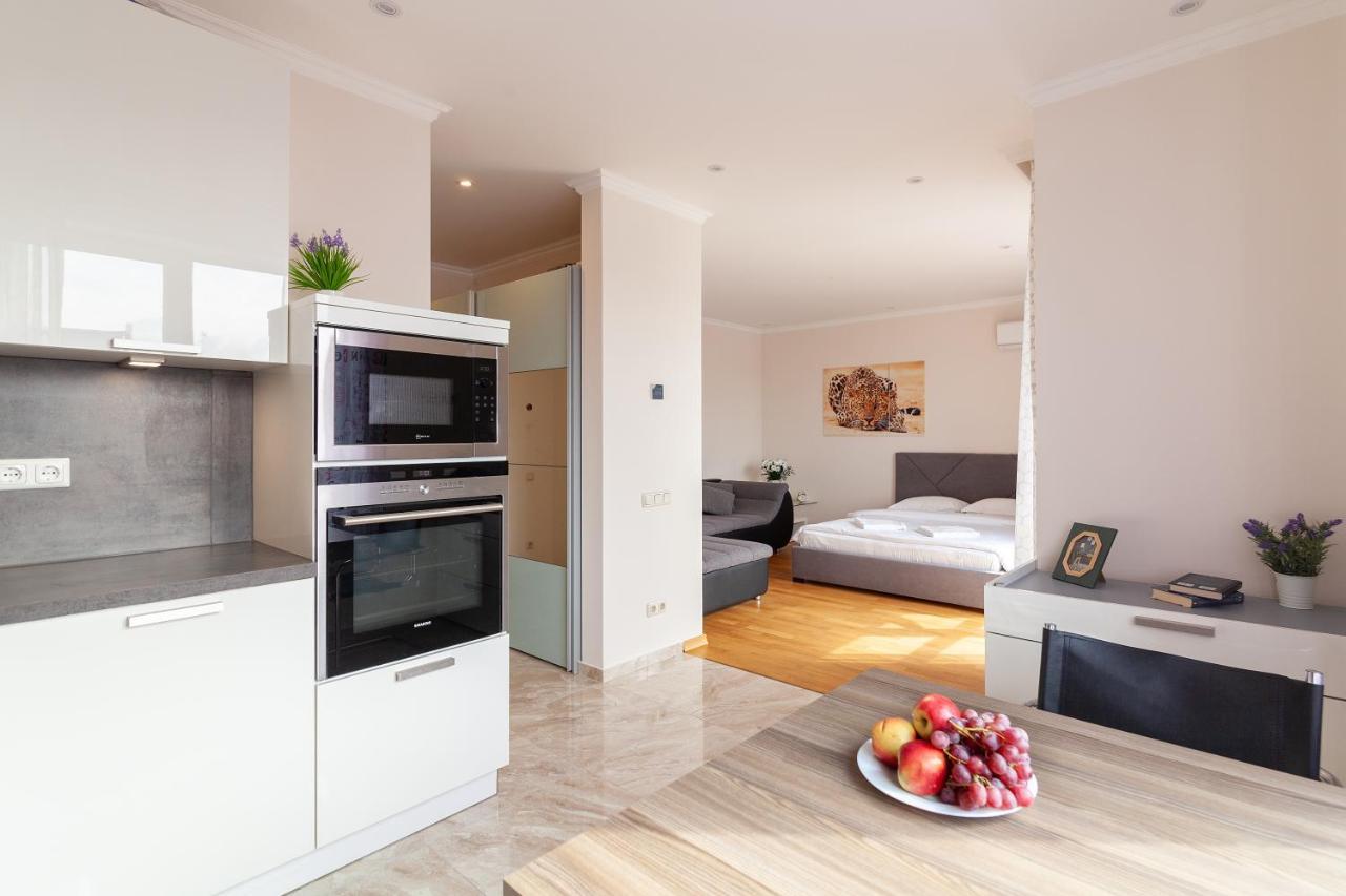 Regrand Apartment On Kulisha 47A リヴィウ エクステリア 写真