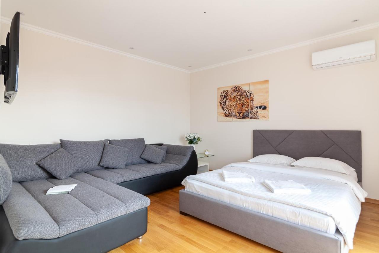 Regrand Apartment On Kulisha 47A リヴィウ エクステリア 写真